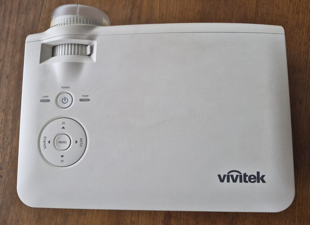 Vivitek D508 Digital Projector For 110-220 Volts, SVGA/XGA 2600 Lumens